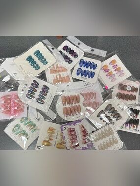 Press-On Nails Bundle - Size Medium- 16 sets *NWT